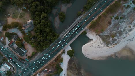 Vista-Aérea-De-La-Hora-Pico-En-El-Puente-Selander,-Dar-Es-Salaam