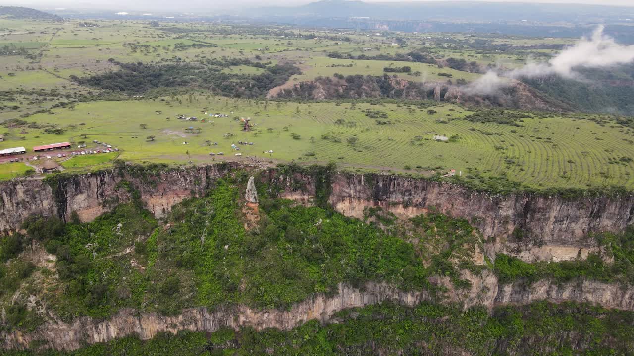 вид спереди в кемпинге в пена-дель-айре в мексике