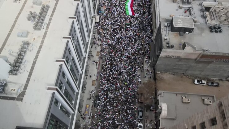 Iranian people protesting in LA