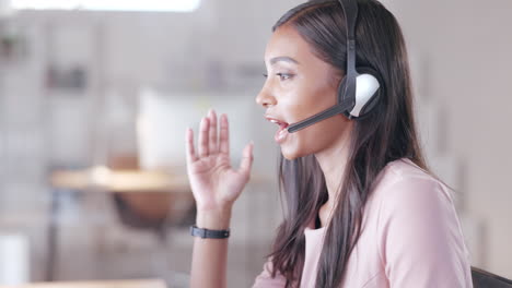 agente del centro de llamadas de helpdesk que promueve el marketing
