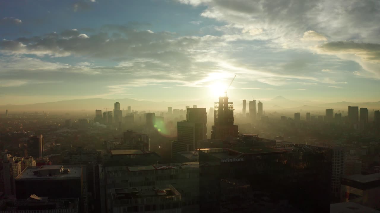 Tomada aérea do horizonte de Carso e Polanco na Cidade do México.