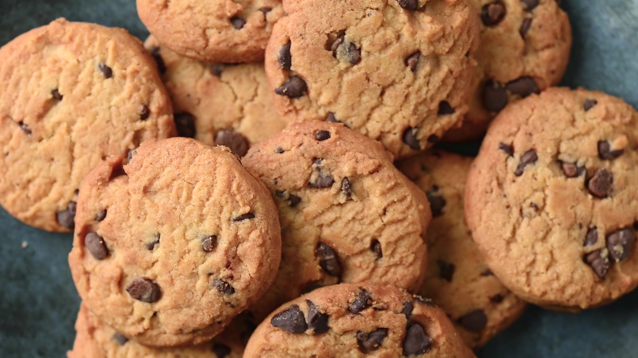 Baked chocolate chip cookies