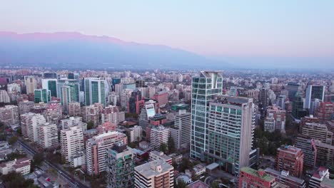 Toma-De-Establecimiento-De-La-Impresionante-Arquitectura-Dentro-Del-Barrio-De-El-Golf