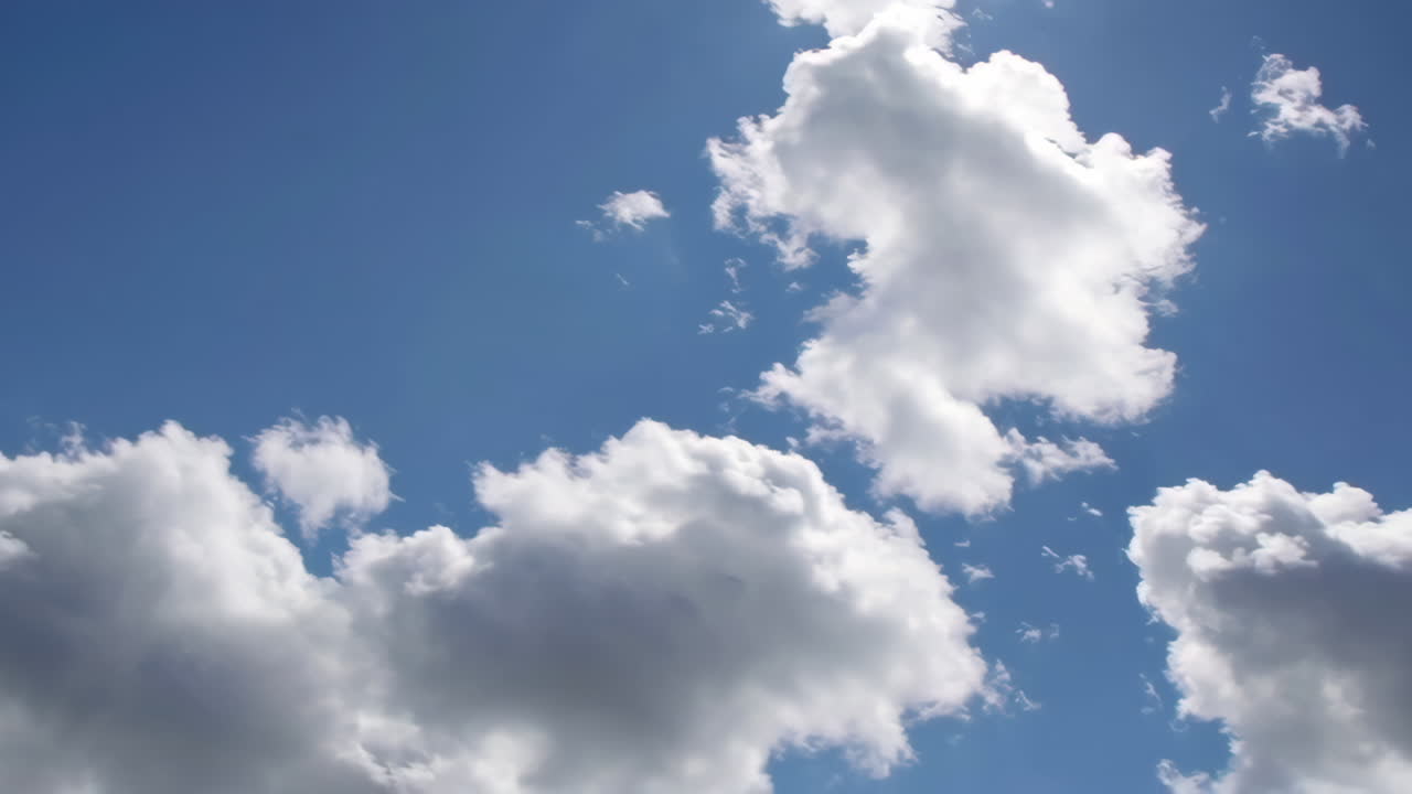 푸른 하늘과 색 구름