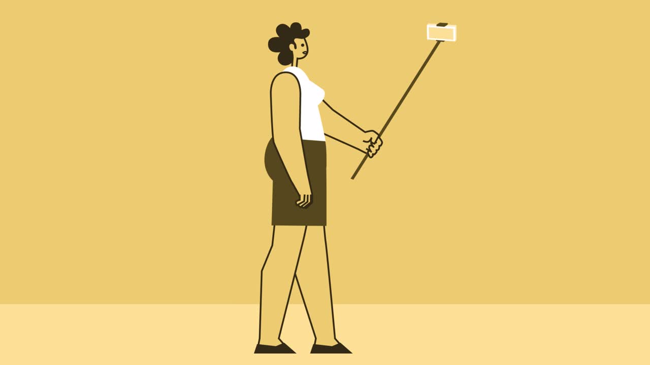 una mujer de estilo amarillo, un personaje plano caminando con un palo de selfie. animación de bucle aislado con asuntos alfa
