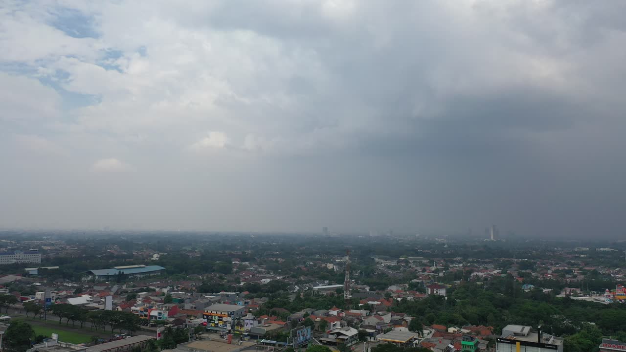 구름이 많은 날 에 도시 풍경