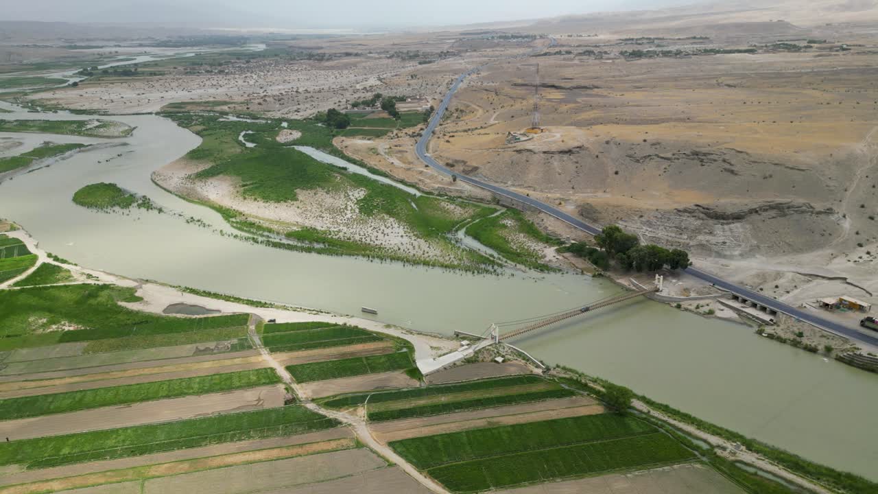 강 을 건너는 것 의 시각적 인 즐거움