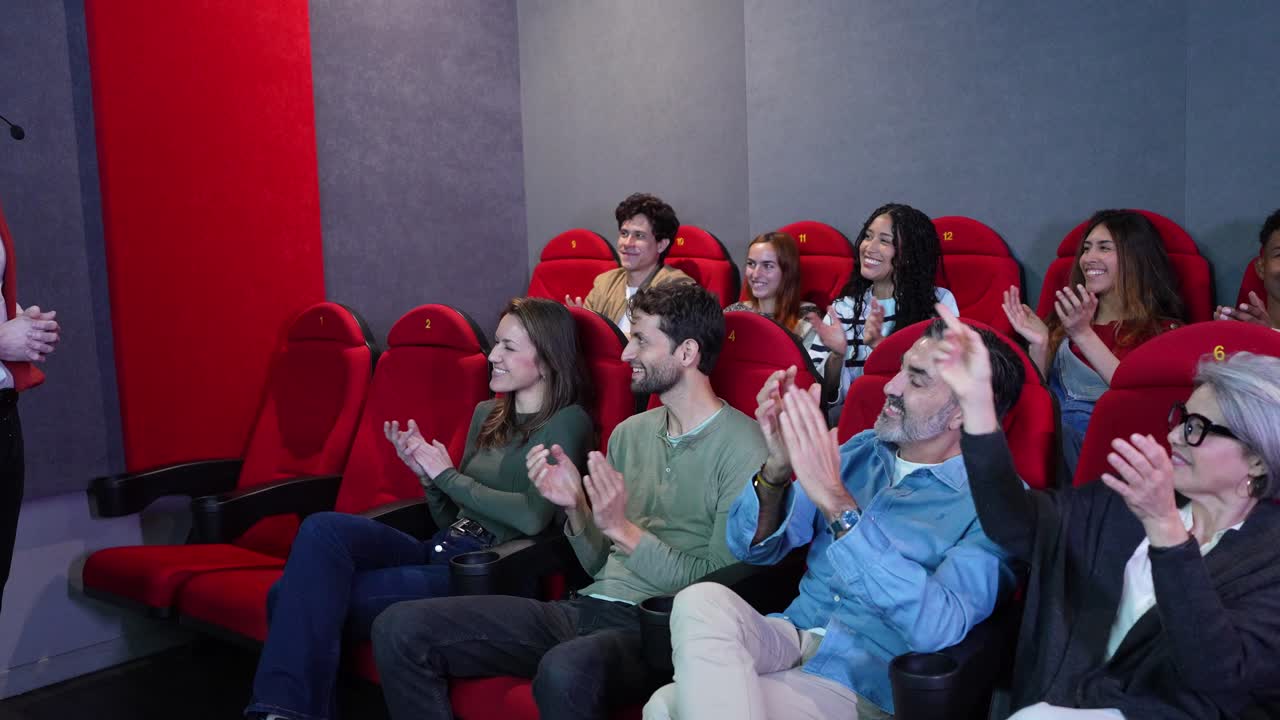 Pubblico in una sala cinematografica
