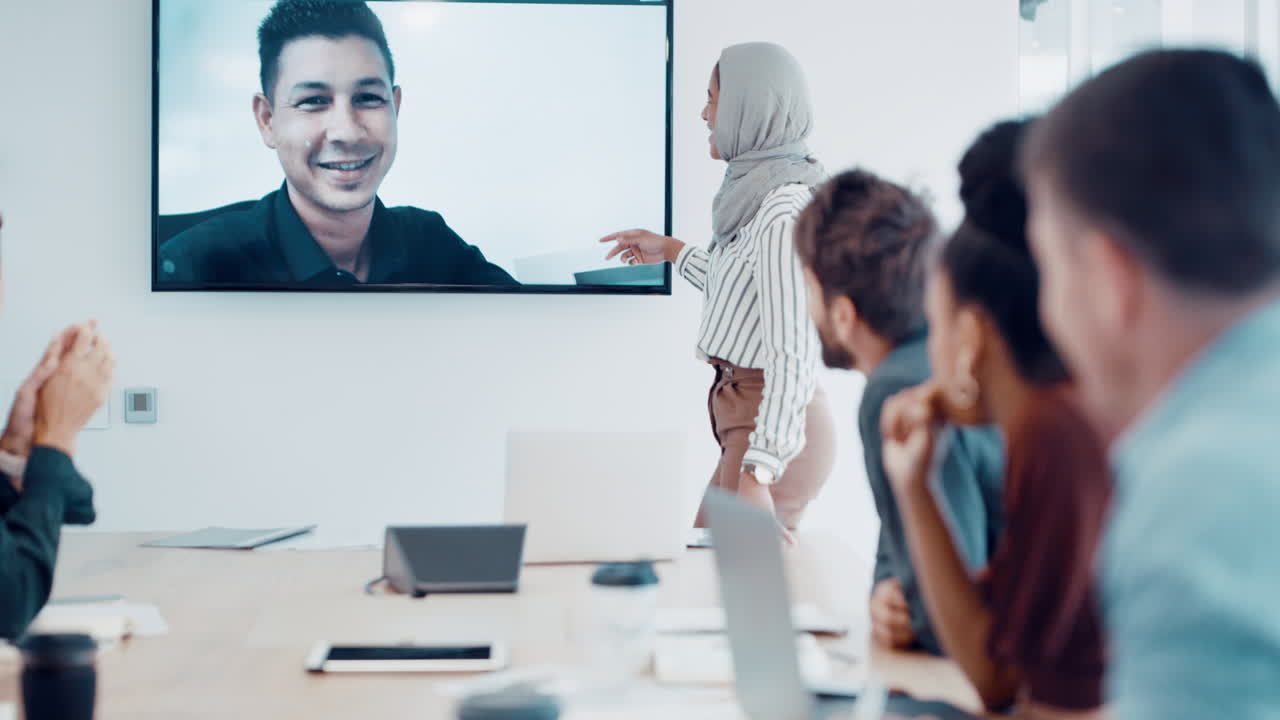 그들이 어디에 있든 팀과 연락을 취하세요.