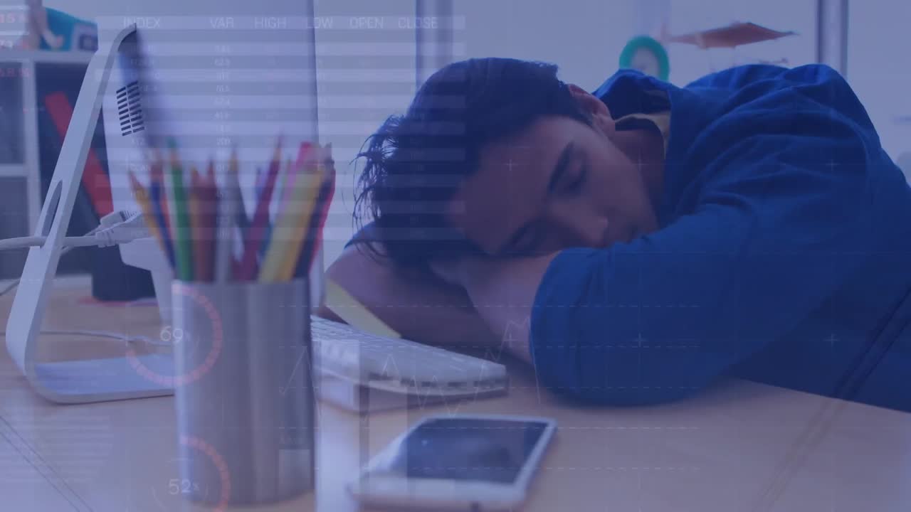 animação de processamento de dados financeiros sobre homens caucasianos usando computador