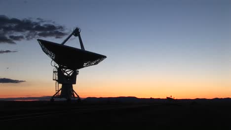 plano medio de una matriz en el observatorio nacional de radioastronomía en nuevo méxico