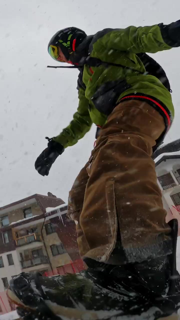 Snowboarden in den Karpaten im Winter in Bulgarien