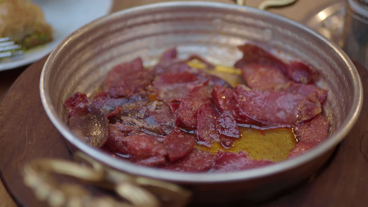 터키식 아침식사 - 바클라와 고기