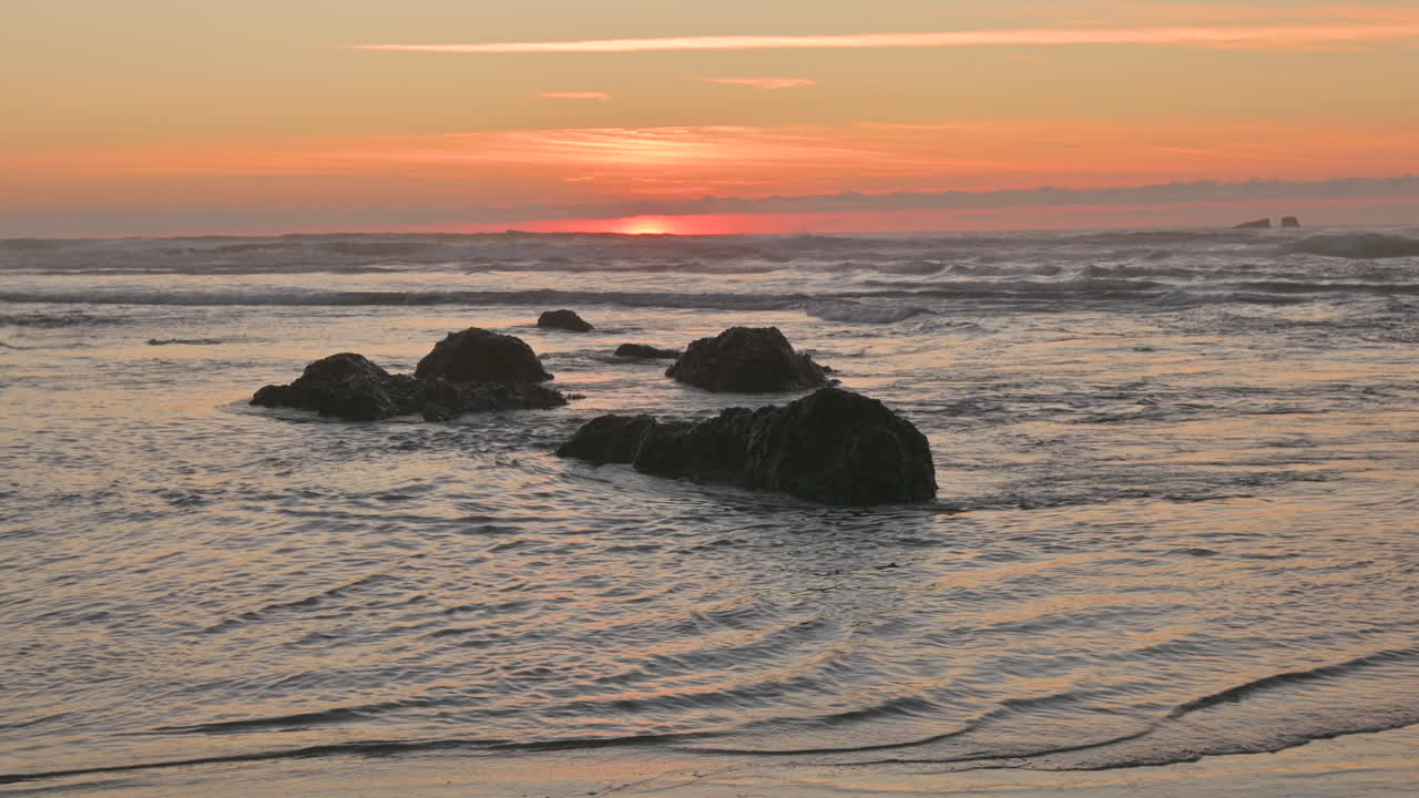 Pôr do sol na Costa do Oregon sobre o oceano