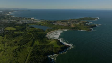 wollongong shell cove shellharbour marina frente al mar la granja surfing break místicos lago illawarra parque estatal drone aéreo australia nsw sydney costa sur minería costera cielo azul soleado círculo a la derecha