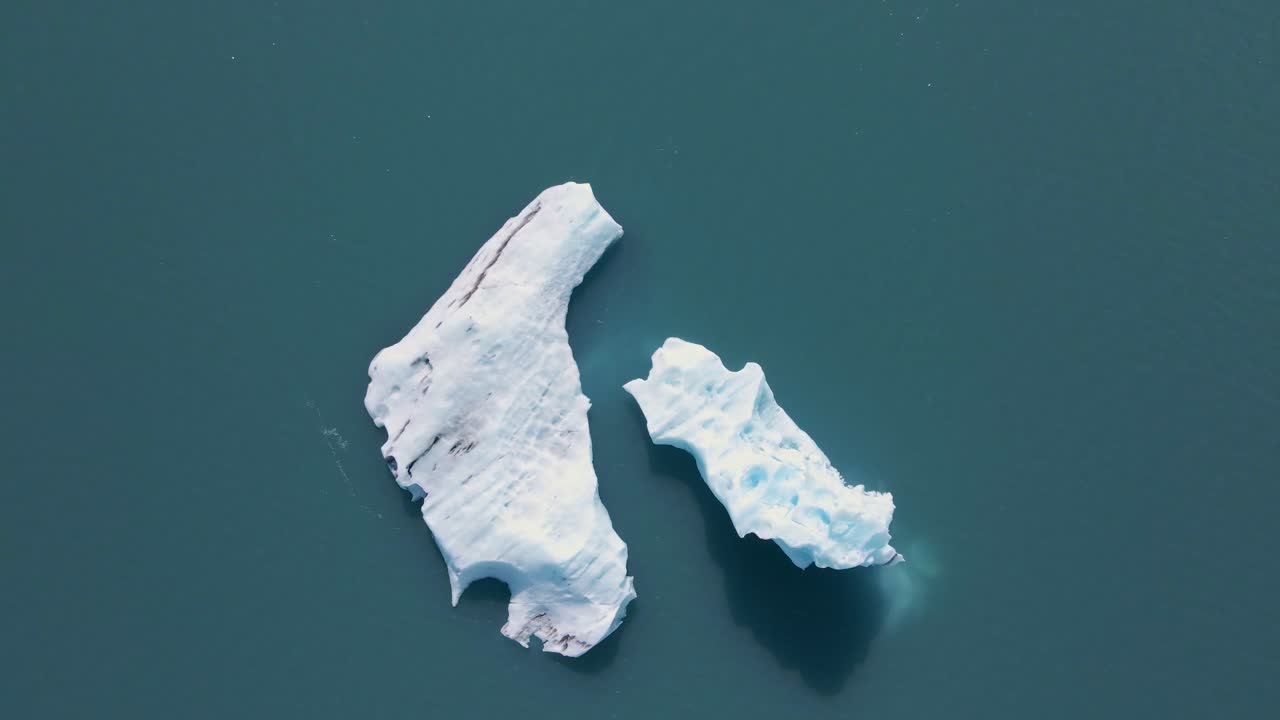 Drönarvy av en glaciär på Island 4K-3