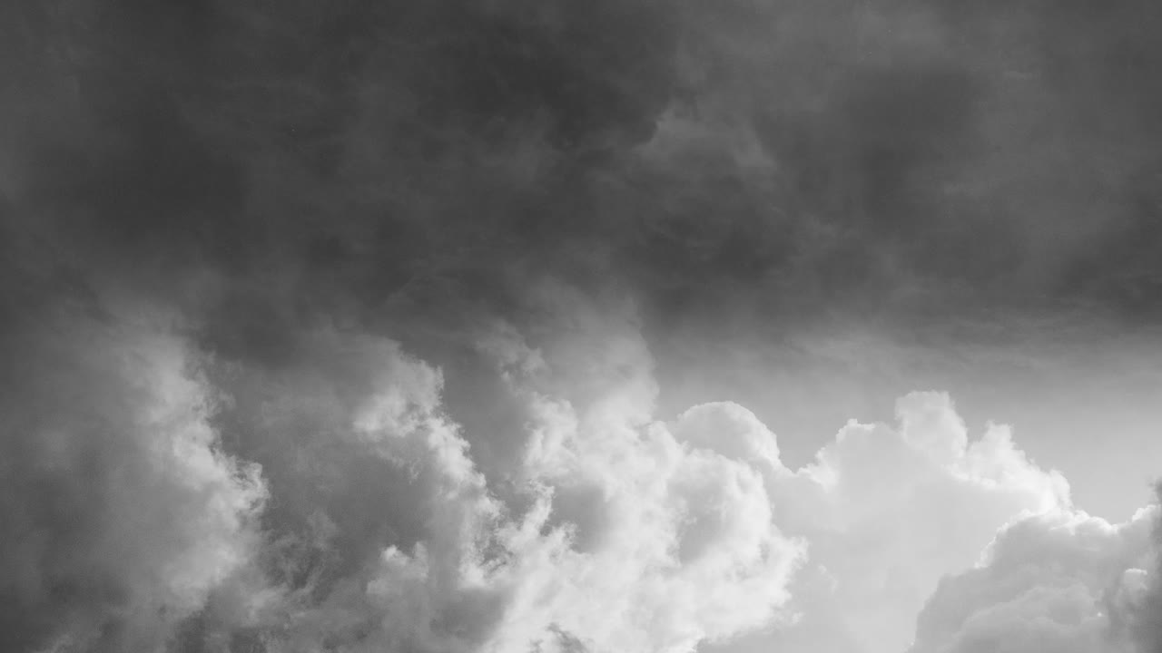 하늘의 뇌우의 포효로의 여행