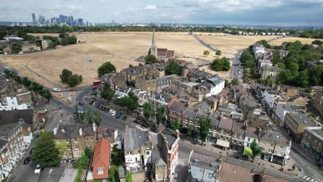 Blackheath,-London,-Vereinigtes-Königreich,-Rückseite-Zeigt-Drohnen-Luftaufnahme-Bei-Sommerlicher-Dürre