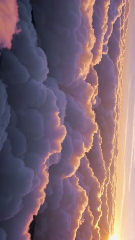 el dramático paisaje de nubes del atardecer