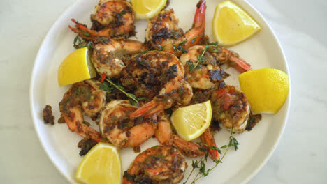 jerk-shrimps-or-grilled-shrimps-in-Jamaica-style-on-plate