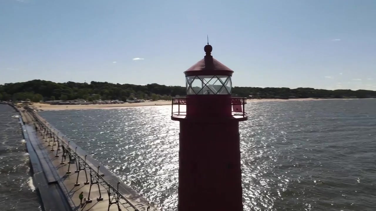 Vista circolare del faro a Grand Haven, Michigan