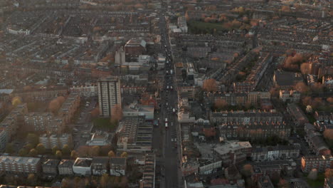 Toma-Aérea-A-Lo-Largo-De-Kilburn-High-Road-Londres