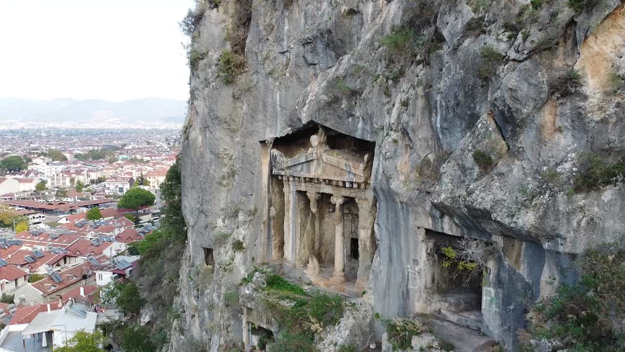 터키 페티예에 있는 고대의 유명한 리키아 무덤