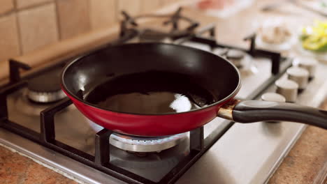 Cebollas,-Cocina-Y-Sartén-De-Manos-Con-Comida