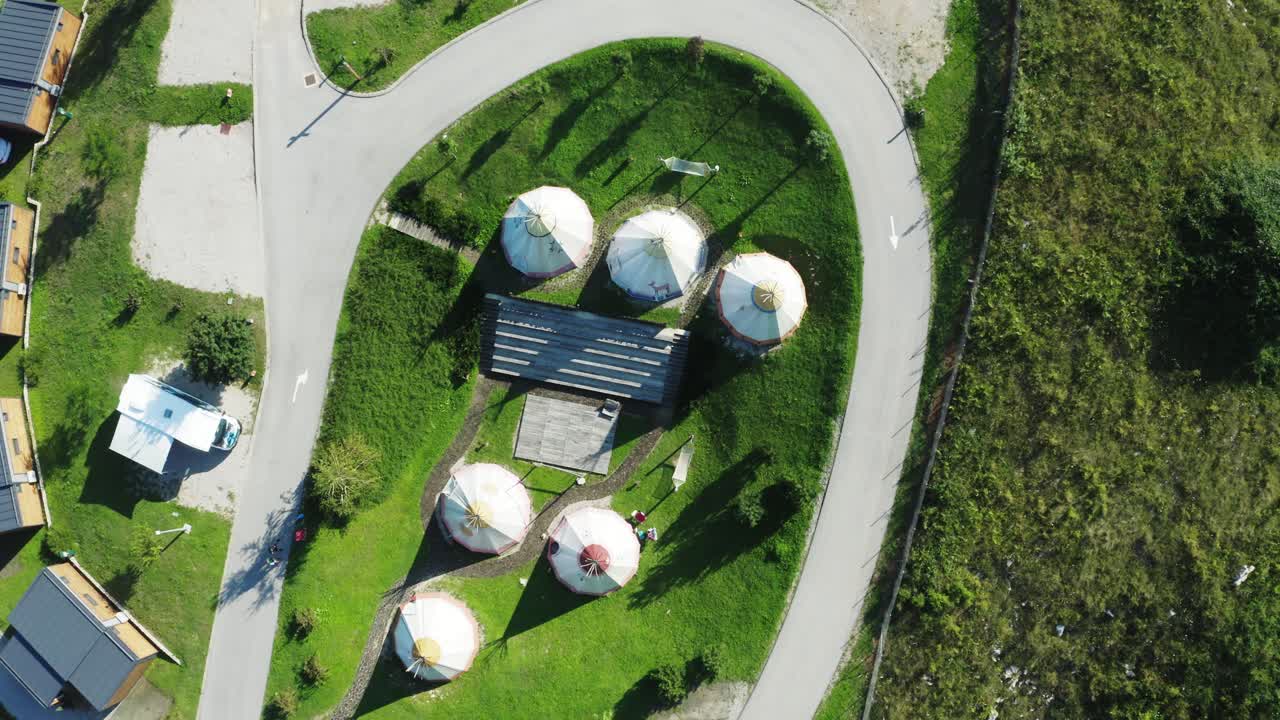 인도 마을을 통해 운전