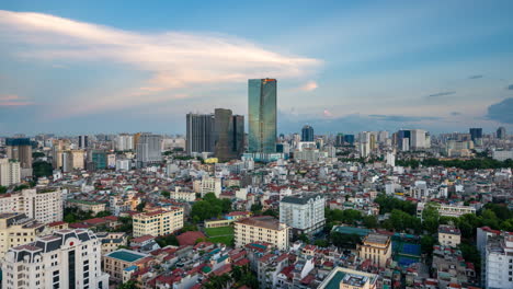 vista superior de hanoi con un hermoso cielo al atardecer