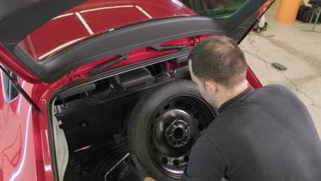 limpieza profesional de automóviles. lavado de sars. limpieza en seco y detallado de la cabina. limpiación profunda de la carrocería, limpieza de asientos. limpia de espuma en el lavado de coches. limpia del panel del automóvil del polvo. una aspiradora