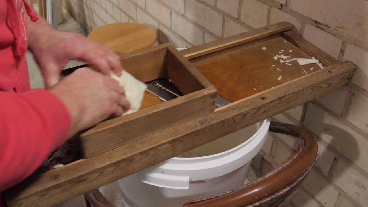 소금 김 을 위해 오래된 나무 김 으로 양배추 를 어