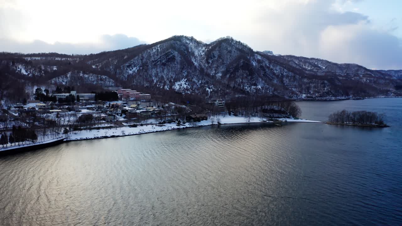 vista aérea del lago toya