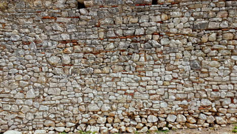 Murallas-Del-Castillo-Medieval,-Mampostería,-Piedras-De-Sillar-De-Escombros,-Chlemoutsi-Grecia