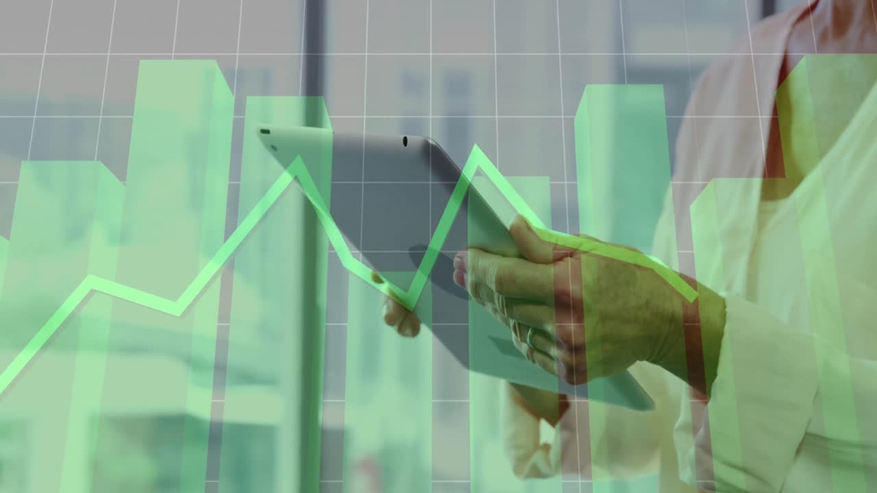 animación de gráfico con procesamiento de datos sobre mujer afroamericana usando tableta