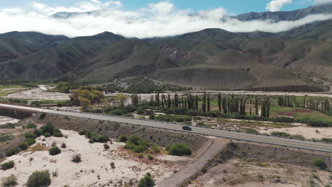 la famosa ruta 40 en la provincia de salta, argentina