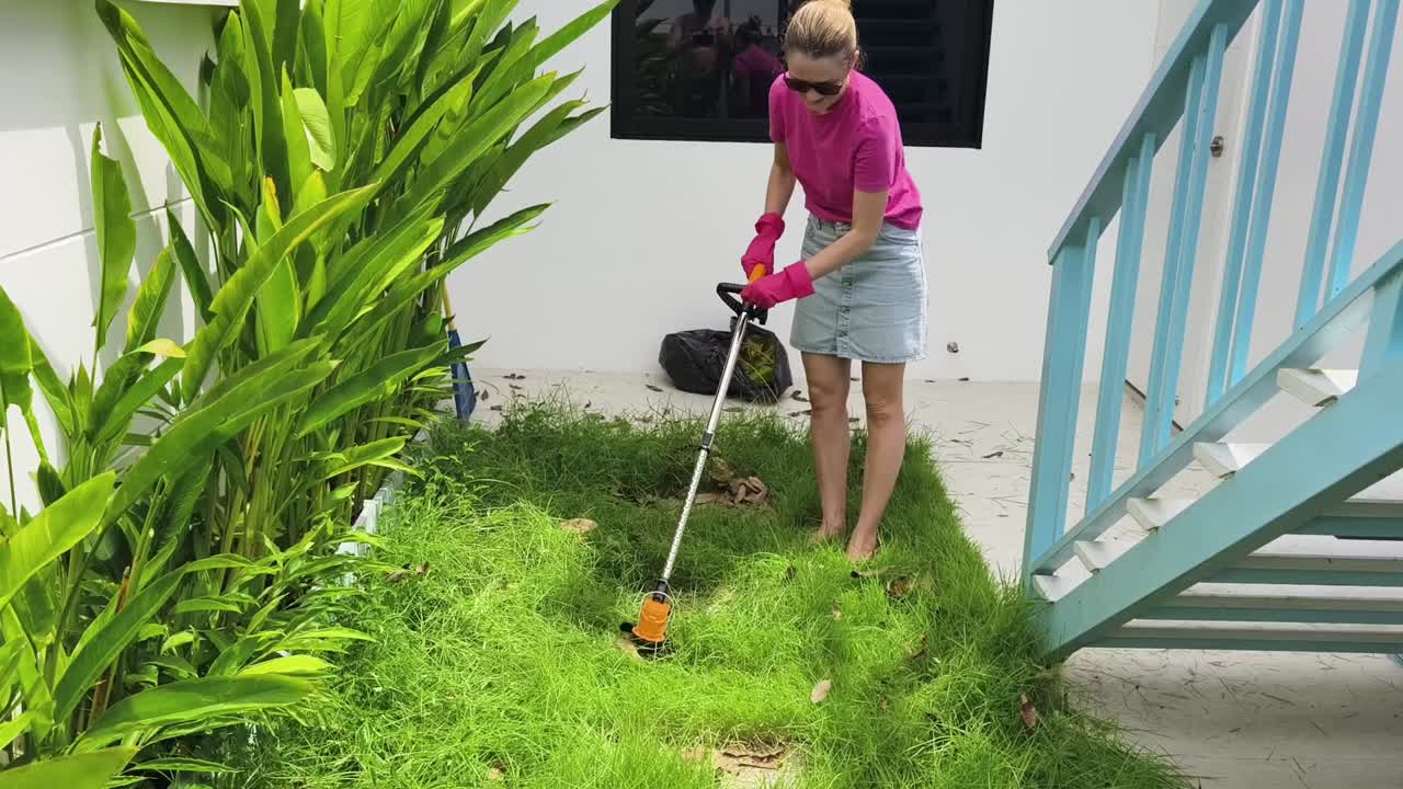 여성 정원 가꾸기