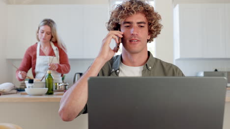 trabajo remoto desde casa, hombre