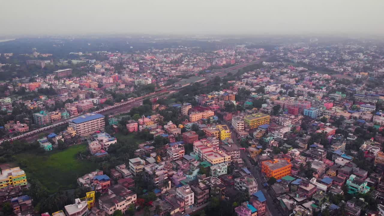 volando sobre el norte de kolkata, bengala occidental, india