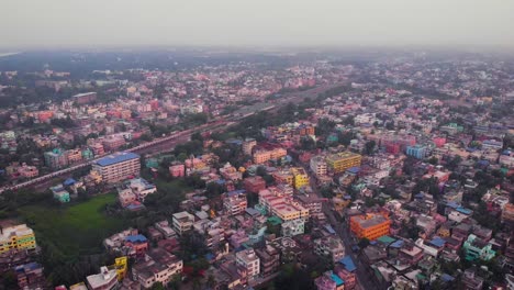 Fliegen-über-Nordkalkutta,-Westbengalen,-Indien