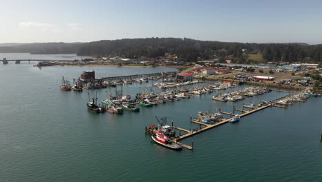 Hecho-Vista-Sobre-Los-Barcos-En-El-Puerto-Deportivo-De-Charleston-De-Coos-Bay-En-Oregon,-Estados-Unidos