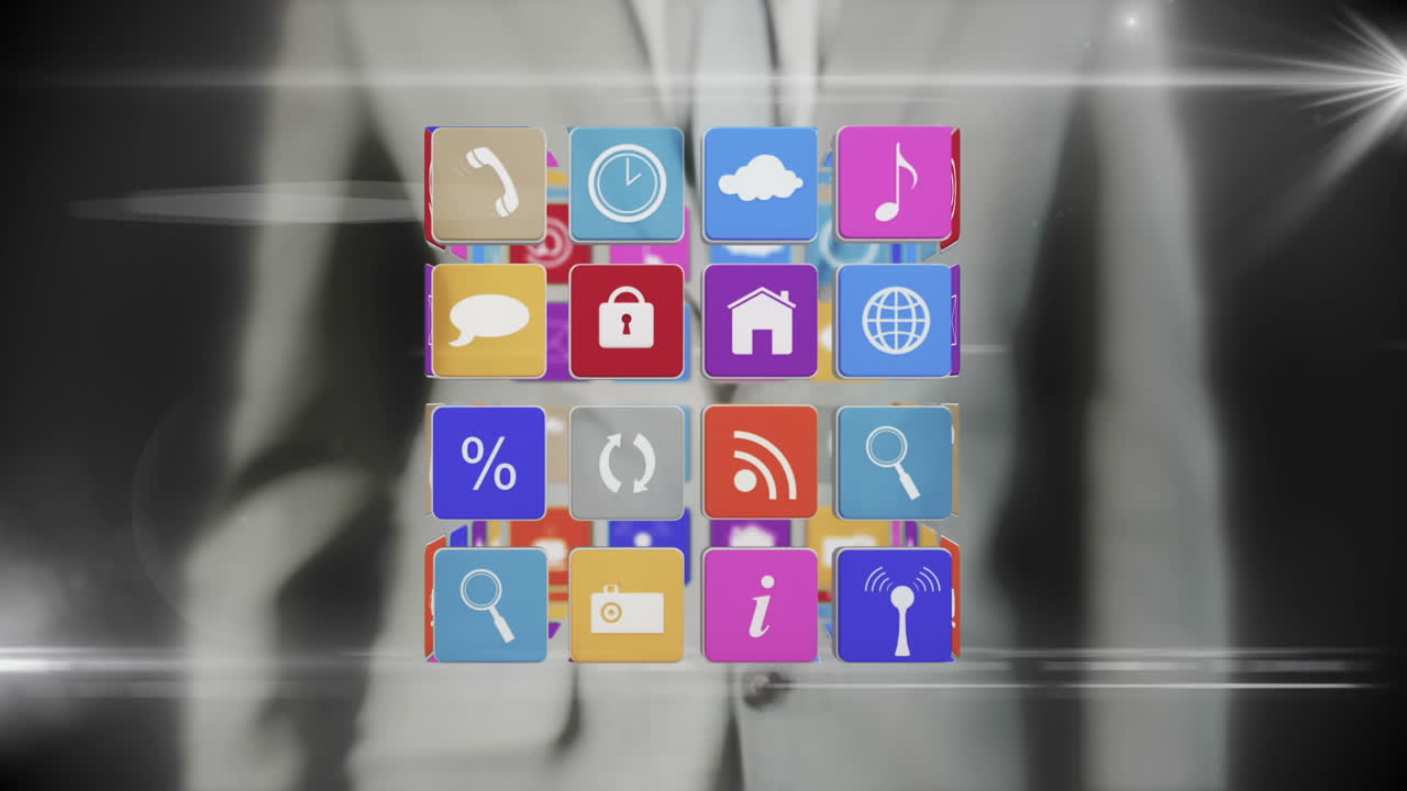 hombre de negocios interactuando con la interfaz de la aplicación