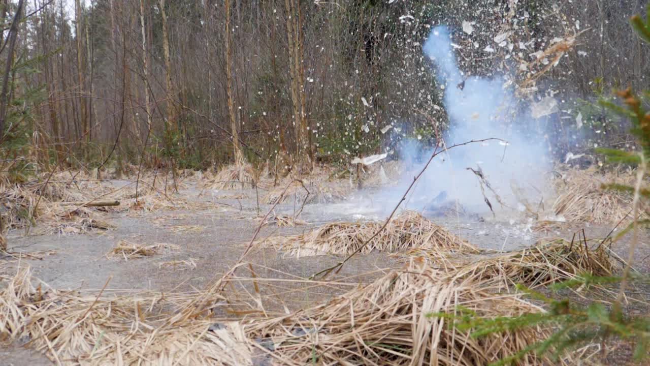 Slowmotion of exploding ice