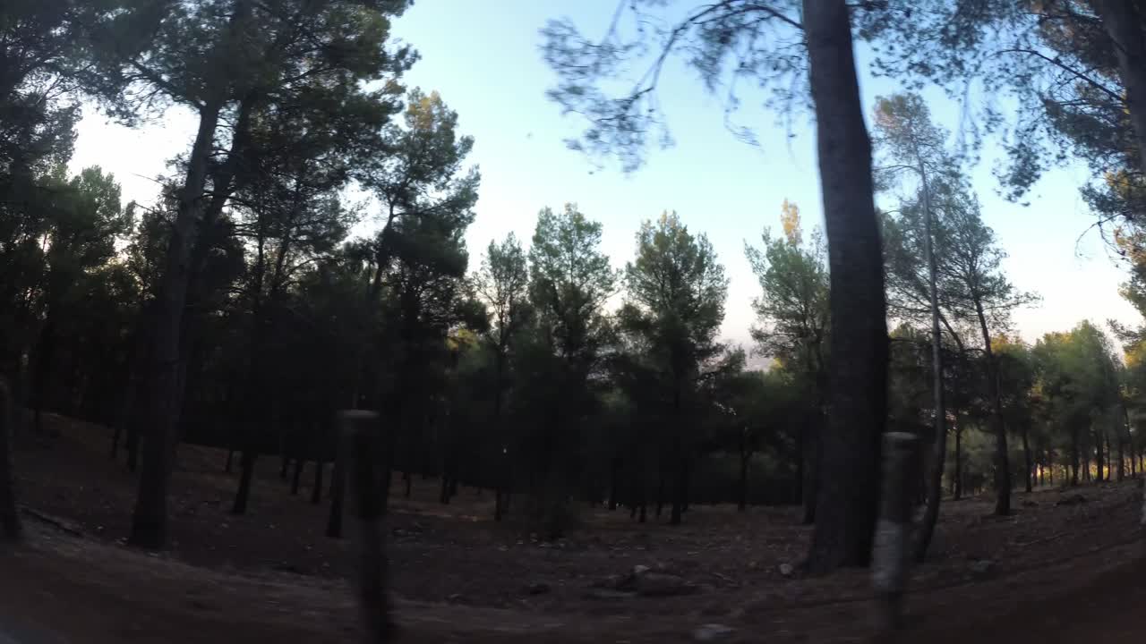 castillo de jaen, españa castillo de jaen volando y tomas terrestres desde este castillo medieval en una tarde de verano, tambien muestra la ciudad de jaen hecha con un drone y una camara de accion a 4k 24fps usando filtros nd-8