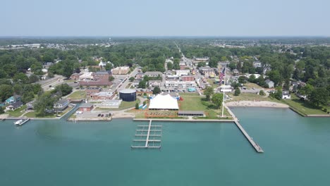 el icónico municipio de new baltimore en michigan, vista aérea desde un dron