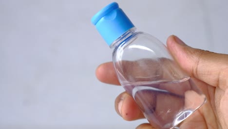 botella de desinfectante para las manos