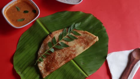 Masala-Dosa-Giratoria,-Juego-De-Comida-Del-Sur-De-La-India-Dosa,-Sambhar-Y-Chutney-De-Coco