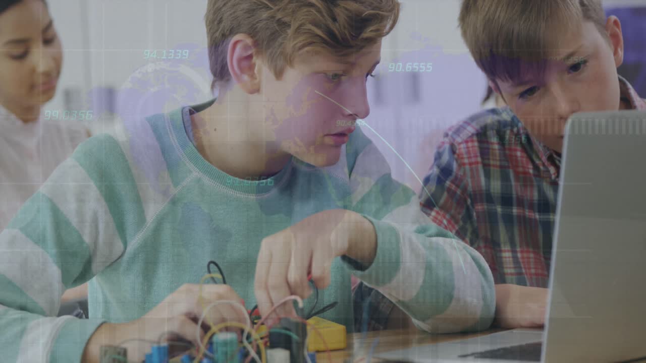 анимация сети соединений через студентов, использующих компьютеры