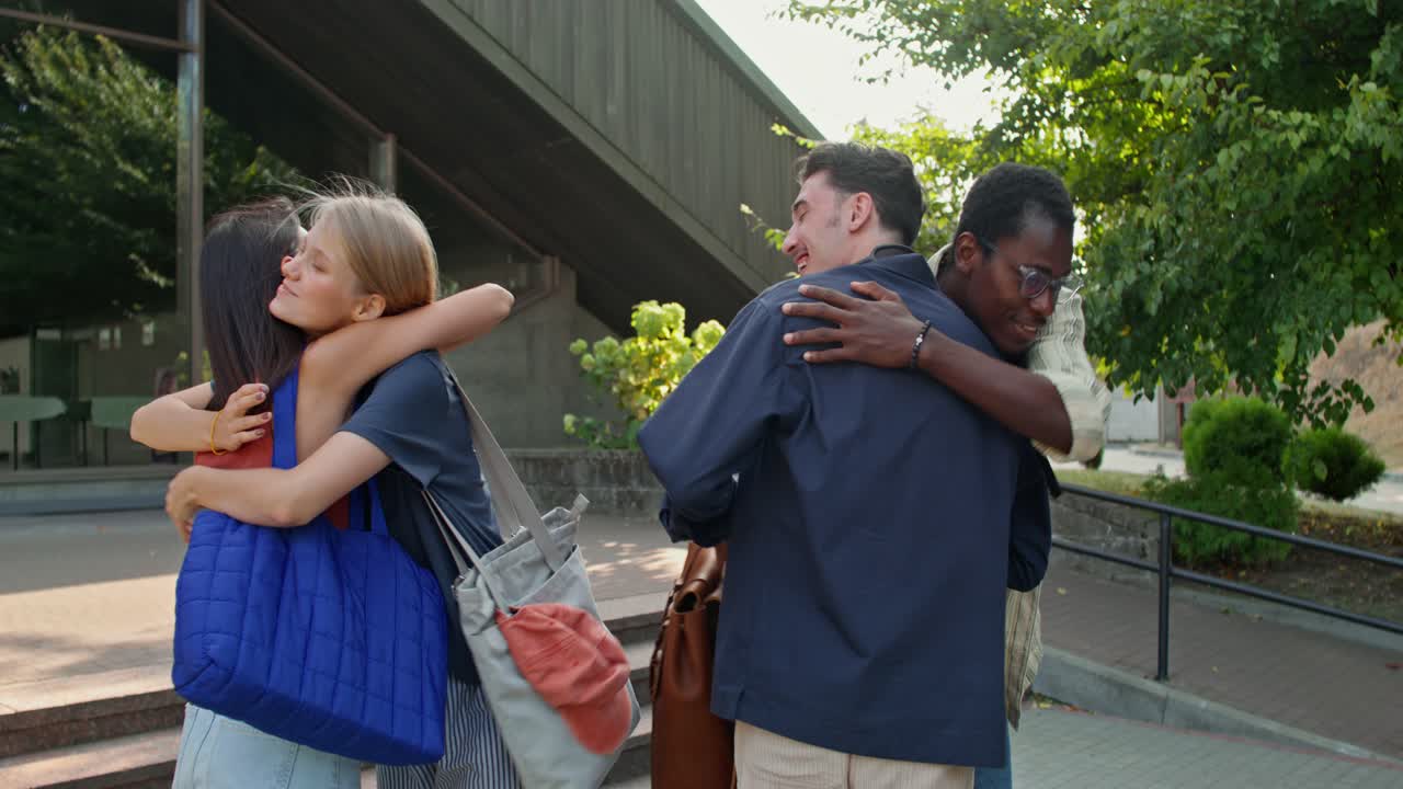 친구들이 만나서