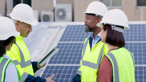 gente de ingeniería, paneles solares